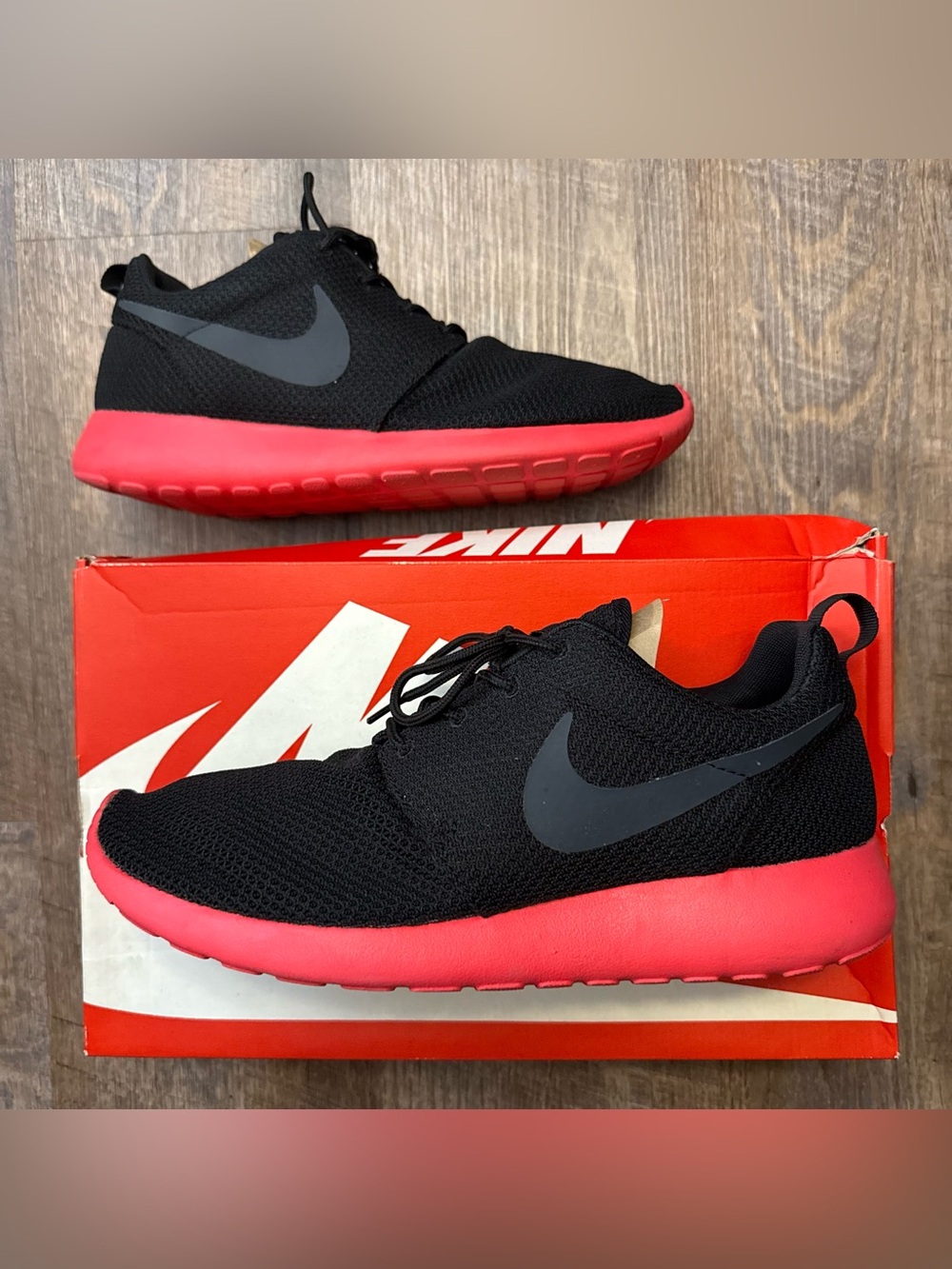 Nike Roshe One Rosherun Black Siren Red Men’s Size 9 Sneakers Shoes 511881-016